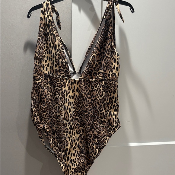 ASOS Maternity Leopard Swimsuit - Picture 3 of 4